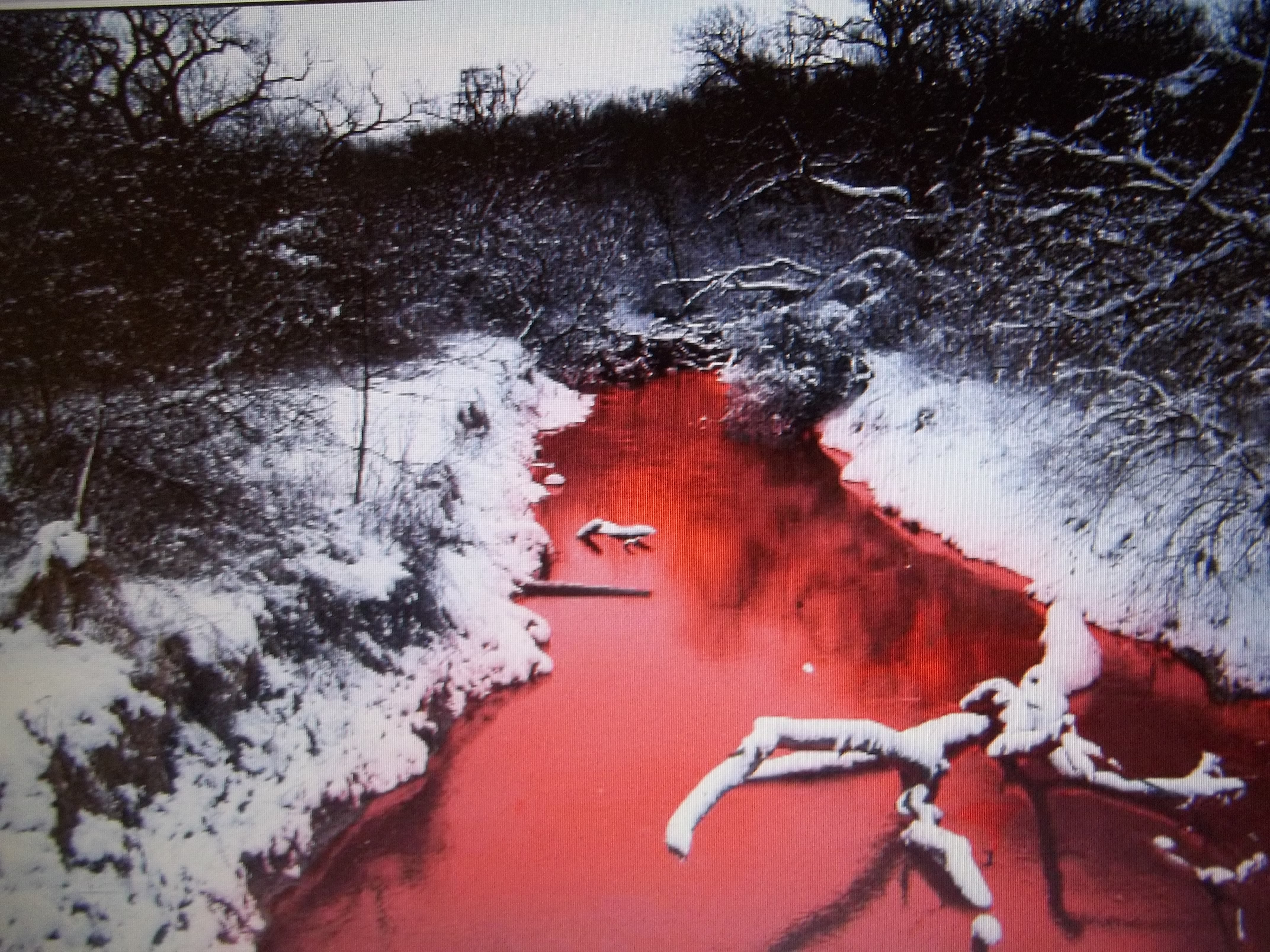 Бывает красная река. Кровавое озеро ПВ.